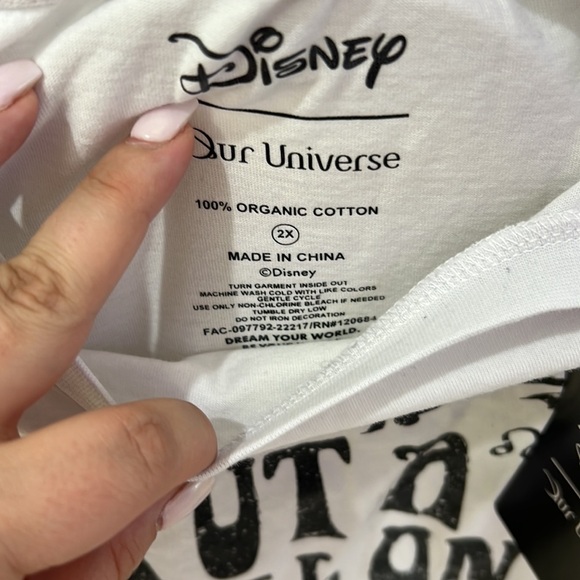 NEW Disney Hocus Pocus Group Portrait Split-Dye Women’s T-Shirt - Picture 5 of 5